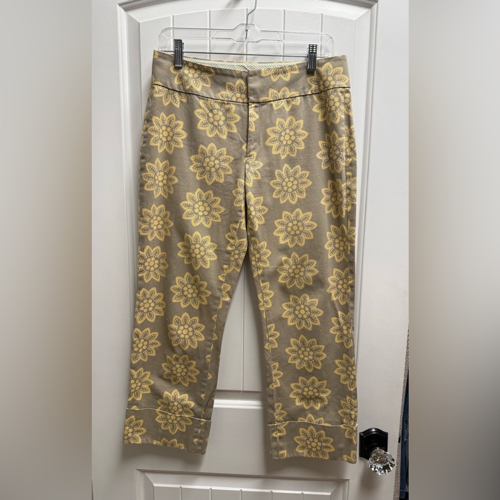 Banana Republic Floral Cuffed Capris Size 6 Yellow And Beige Floral Print EUC